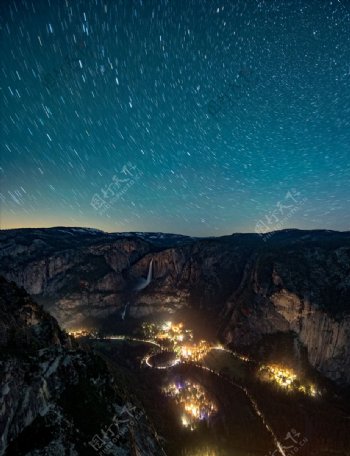 夜景星空山谷