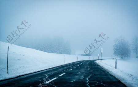 风雪过后的道路