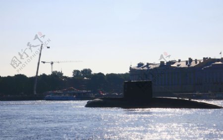 涅瓦河上的潜艇