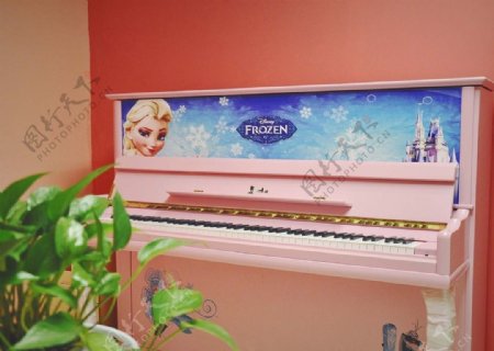 钢琴粉色钢琴