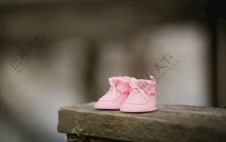 粉色小鞋子
