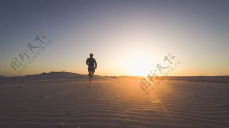 跑步沙漠