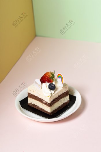 巧克力奶油夹心蛋糕实物图摄影图1