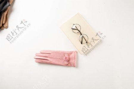 韩版多色麂皮绒女士手套摄影图