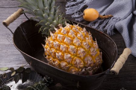 新鲜水果菠萝实物图摄影图