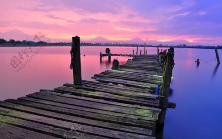 高清紫色天空码头