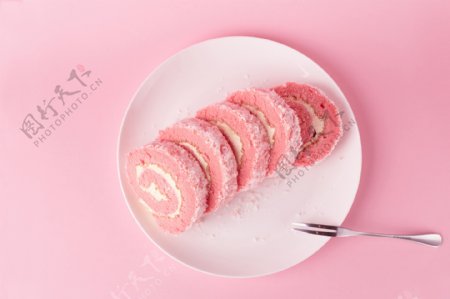 粉色诱人卷心蛋糕