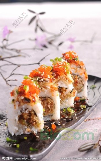 鱼子酱寿司刺身日式菜品