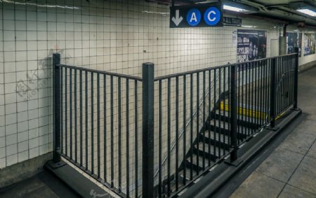 地铁入口楼梯
