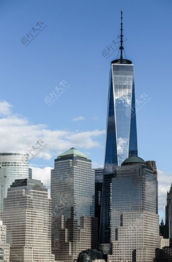 蓝天和一个世贸中心塔