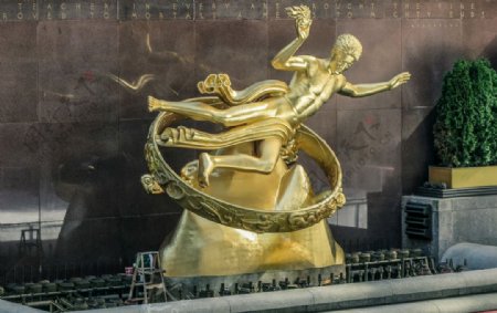 洛克菲勒中心的金雕像