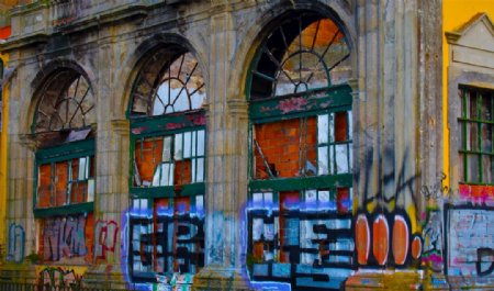 带有涂鸦的废弃建筑波尔图港口