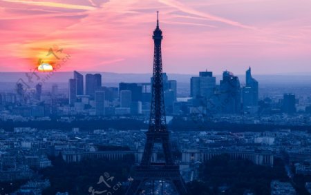日落下的巴黎铁塔