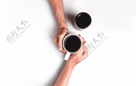手捧咖啡杯咖啡生活