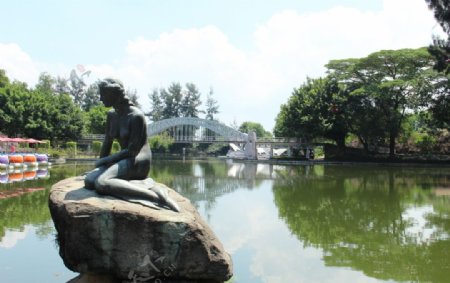 湖泊雕像