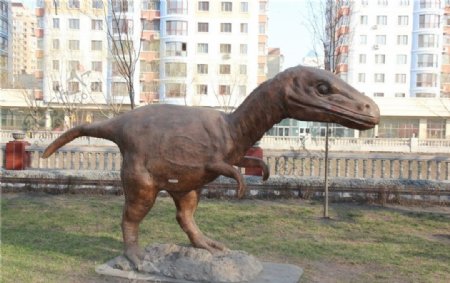 恐龙雕塑