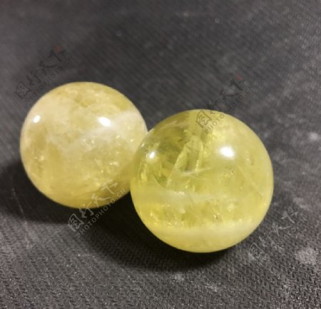 黄水晶球矿石