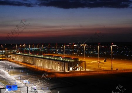 夜幕机场