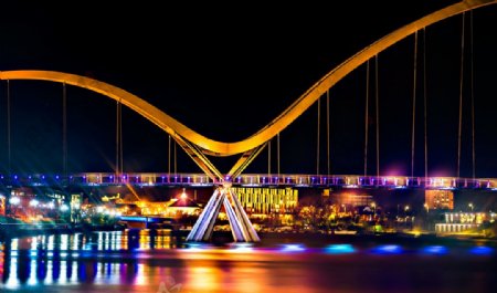 霓虹夜色大桥