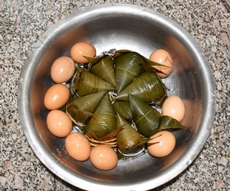 中国传统端午节美食粽子鸡蛋