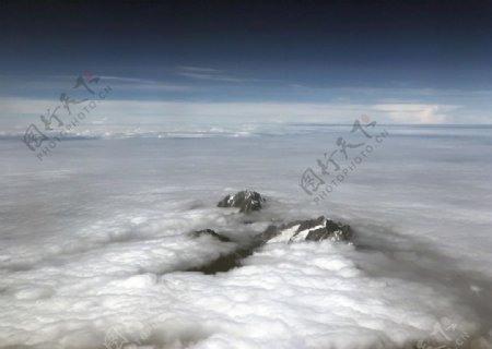 云海里的白马雪山