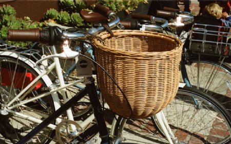 自行车筐木篮户外背景素材图片