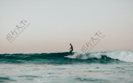 冲浪图片
