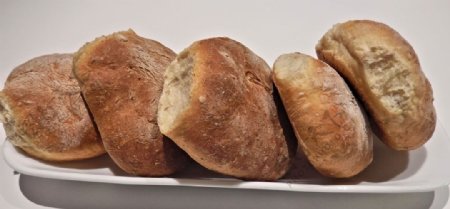 美味的燕麦面包图片
