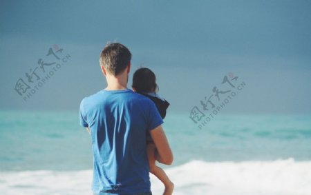 海边的父女图片