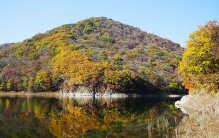 本溪关山湖的秋天山水景色图片