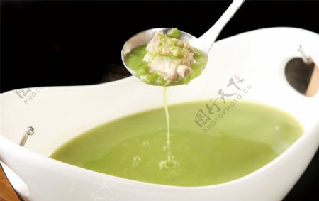 青豆米排骨汤图片