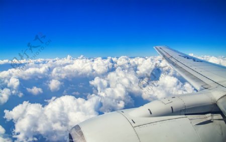 飞机外的风景机翼图片