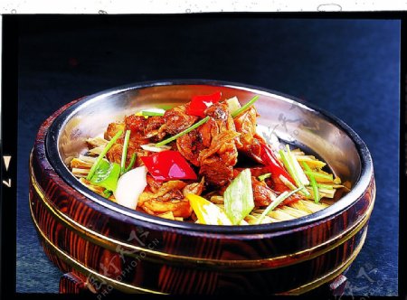 豫菜铁盘焗支竹鸡图片