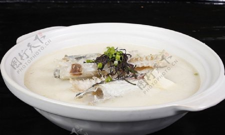 淮扬菜鱼脊骨炖豆腐图片