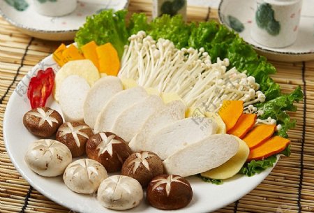 日韩料理蔬菜拼盘图片