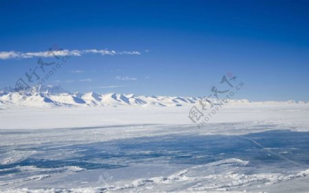 蓝天雪地风景照西藏风景图片